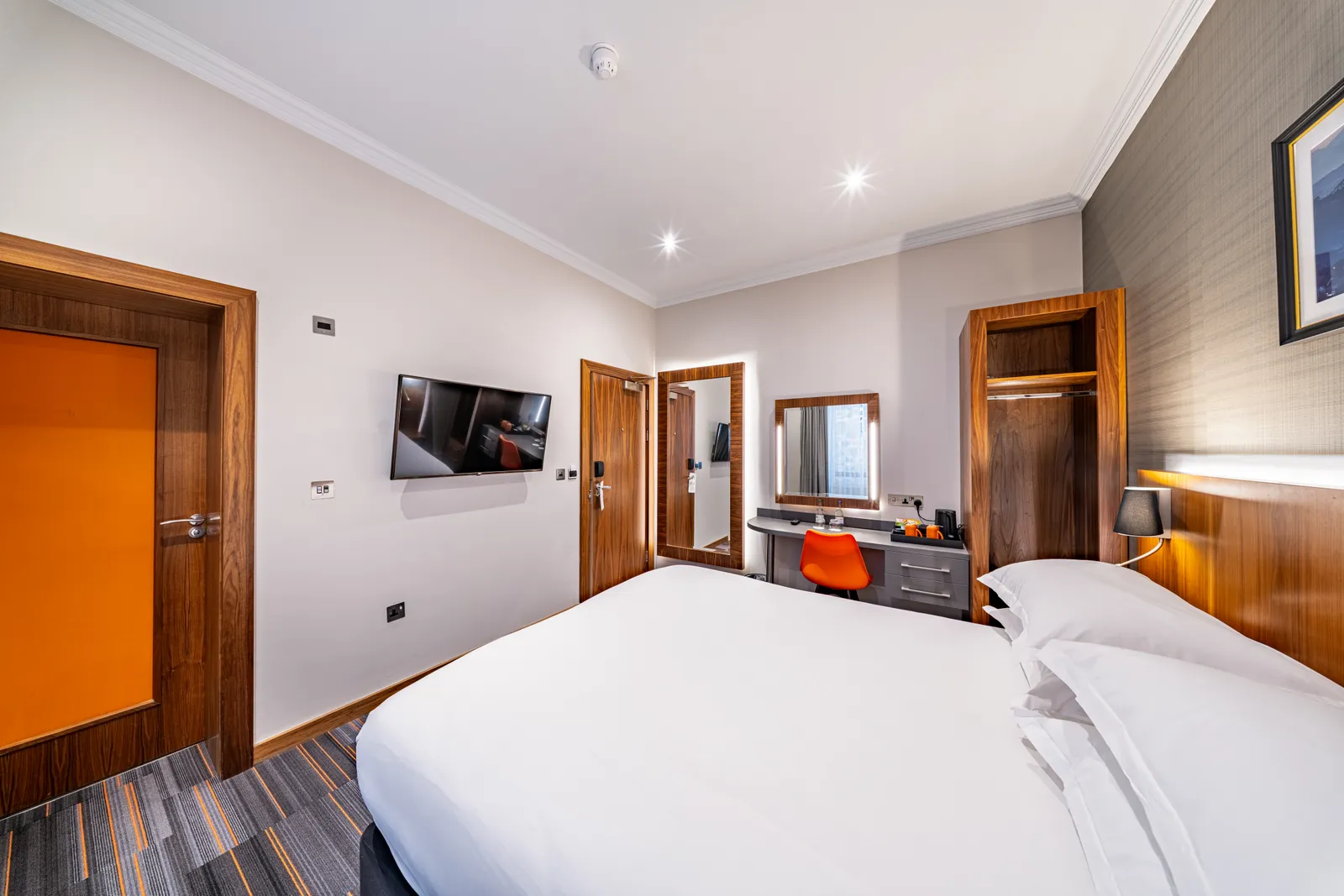 Classic Double Room at The Inn Place, Edinburgh, photo 2