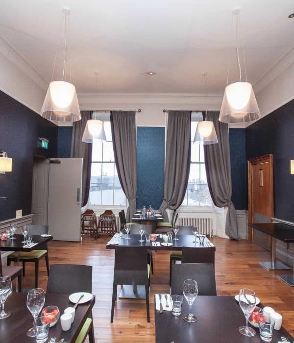 Restaurant & Bar