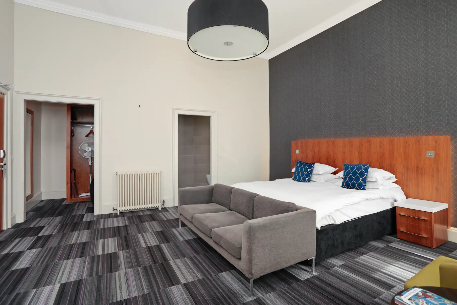 Grand & Spacious Room at The Place Hotel, Edinburgh, photo 2